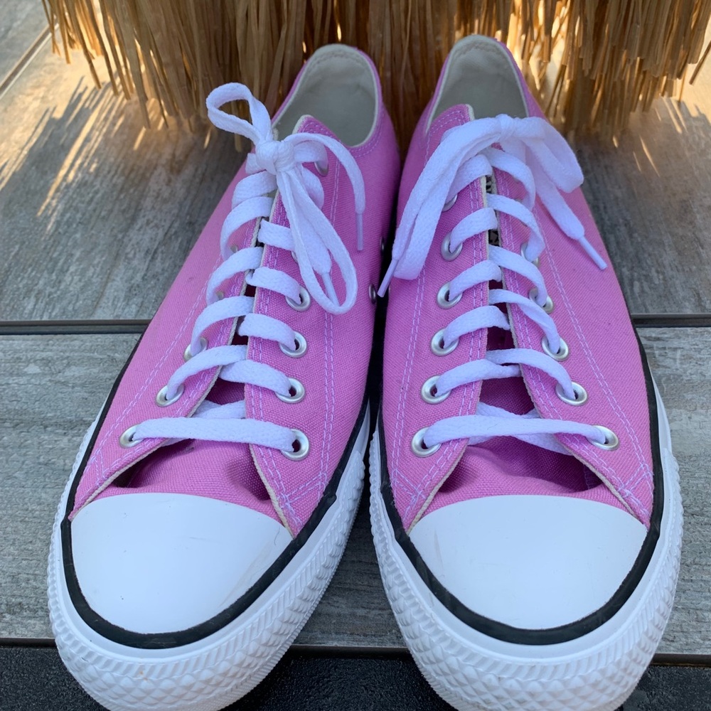 Converse CHUCK TAYLOR Low Top Shoes Size 11 PINK